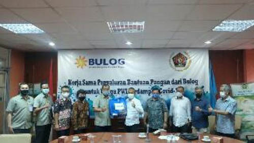  Bulog Gandeng PWI Peduli Salurkan Bantuan Pangan Dampak Covid-19